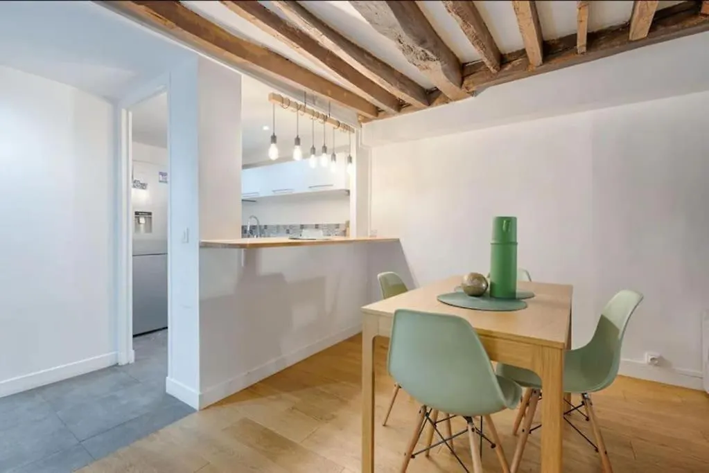 Marais Place Des Vosges Lovely Apartment 4P 1Br Paris