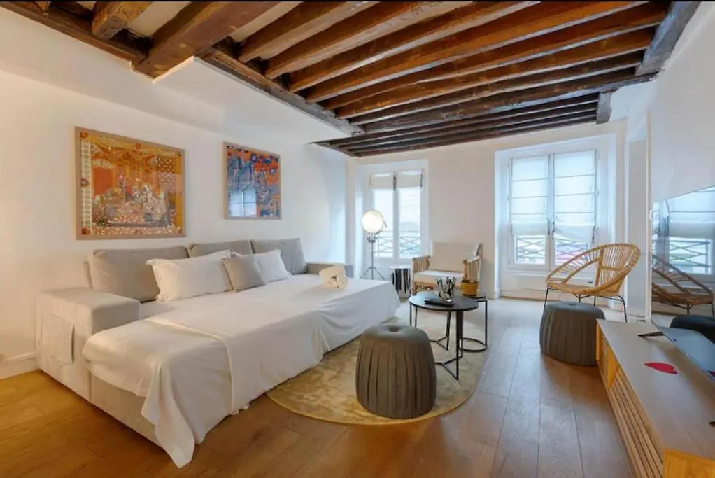 Marais Place Des Vosges Lovely Apartment 4P 1Br Paris